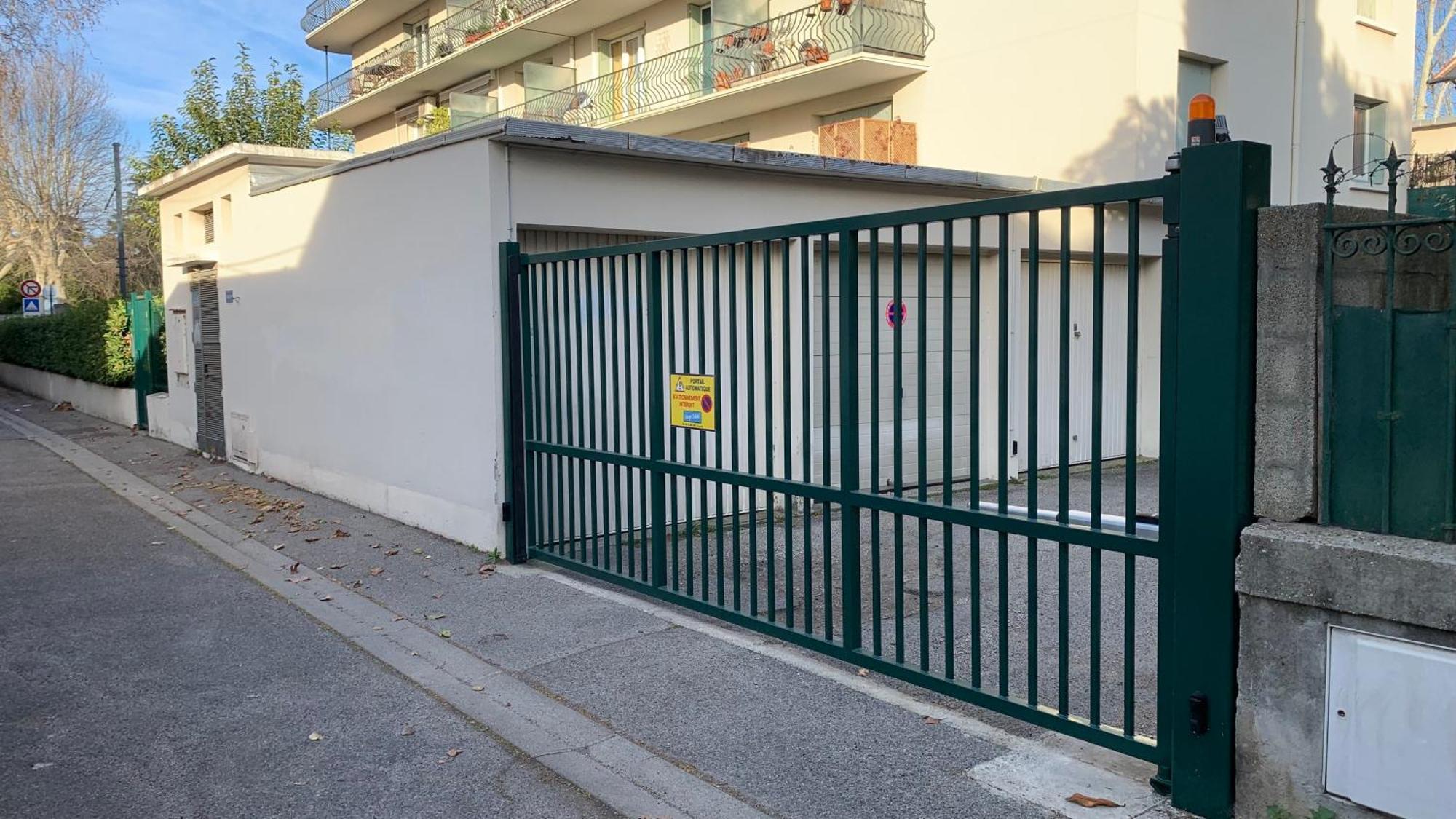 Au Calme De L'Iris - Clim - Garage - Wifi - Tramway Apartment Avignon Exterior foto